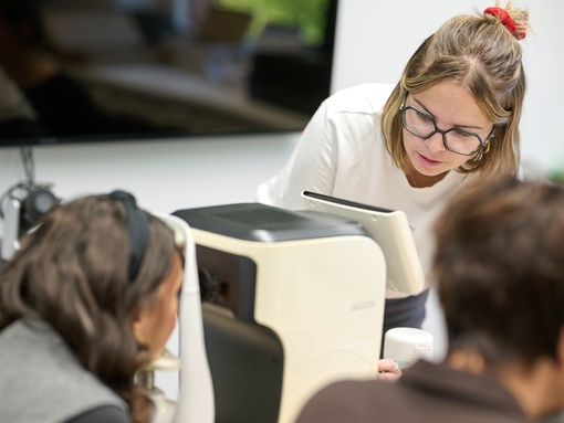 Sehtests am Arbeitsplatz: Gesundheitstag der Firma Getzner