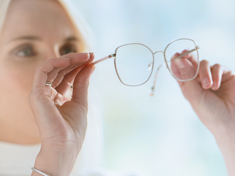 Tag der Brille: Mit Brillengläsern die Viren abwehren